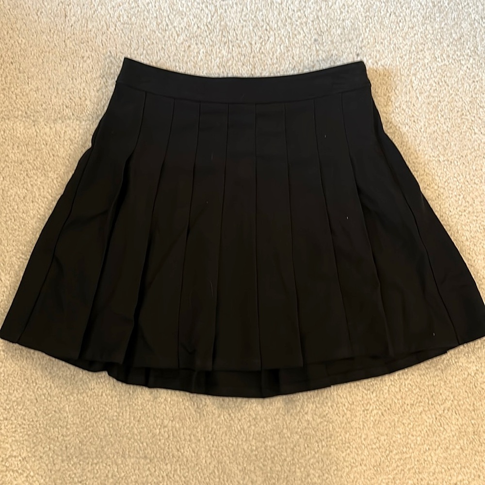 Women’s Hollister Black Pleated Skirt - Size Medium